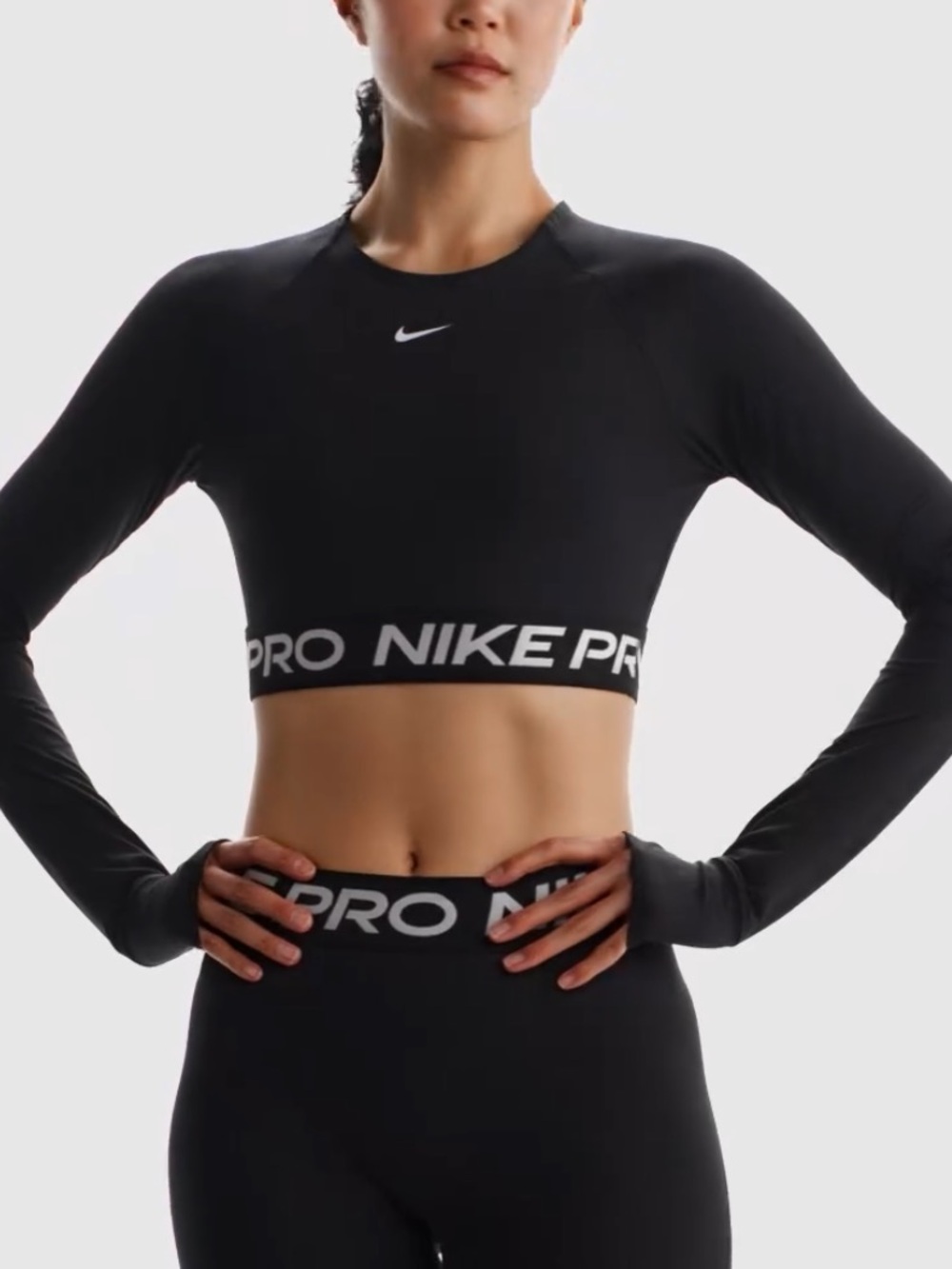 NIKE PRO NWT Women's Dri-FIT Cropped
Long-Sleeve Top -black -large